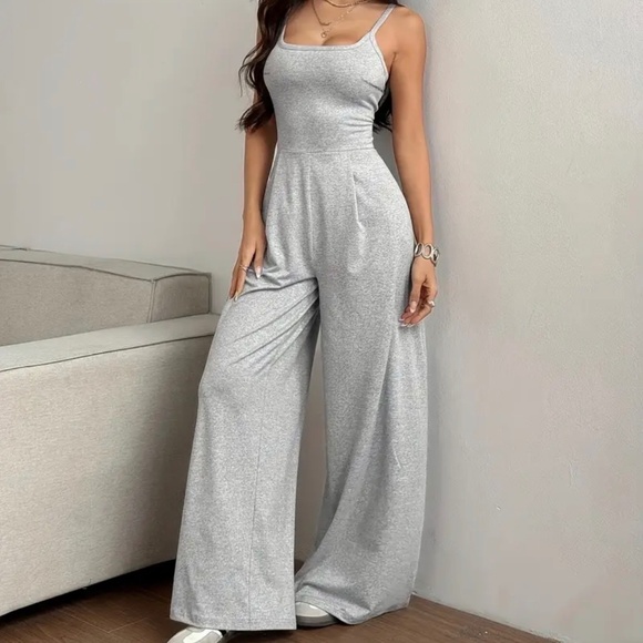 Woman’s romper - Picture 1 of 2